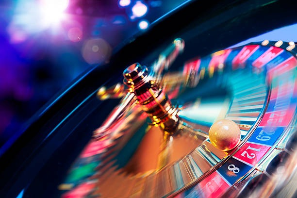 Studio kasino langsung Microgaming dengan dealer profesional